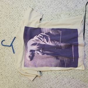 Ariana grande's world tour 2019 shirt